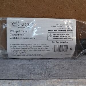 Pampered Chef V-Shaped Cutter #1161